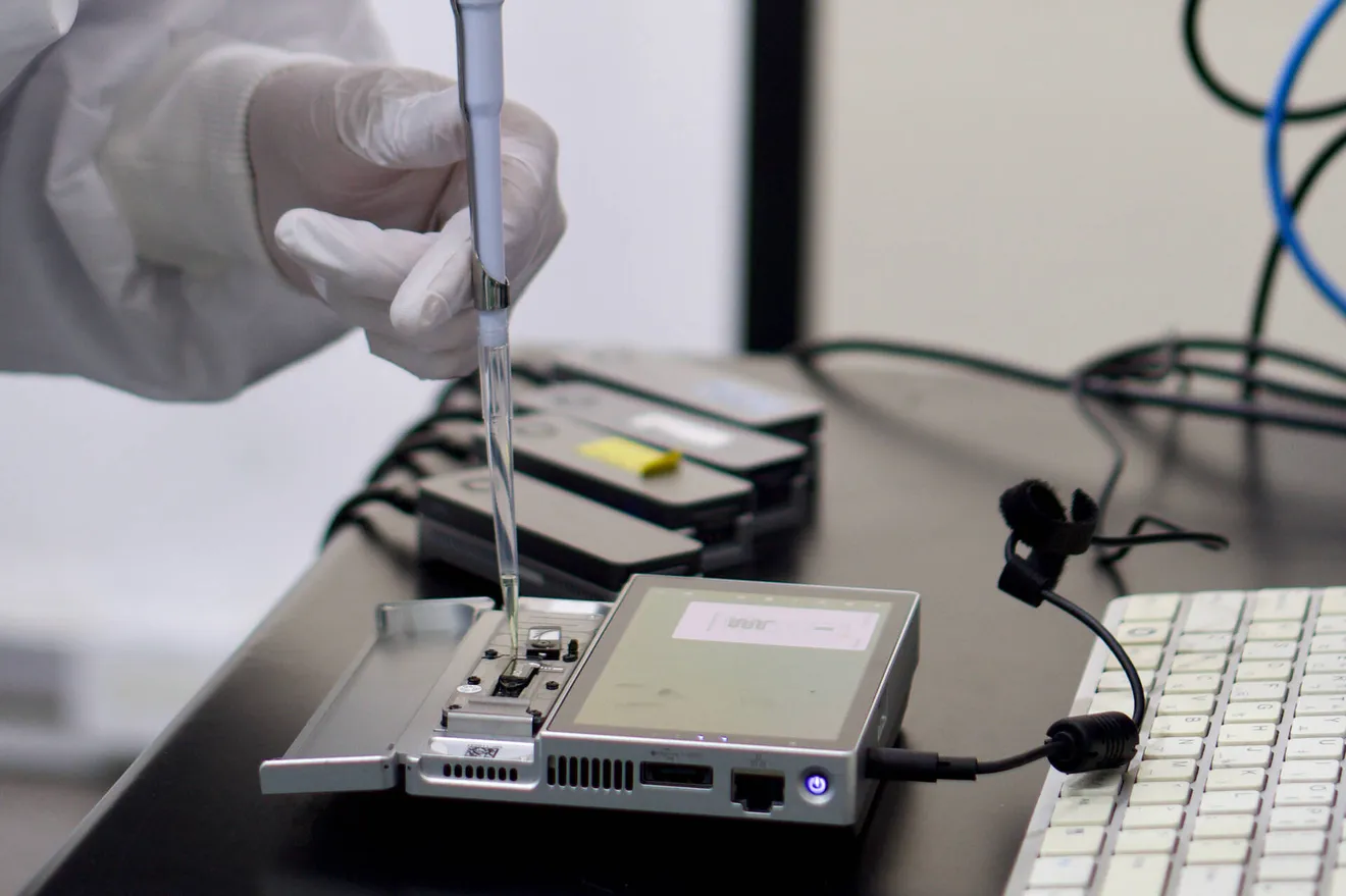 Loading a nanopore sequencer